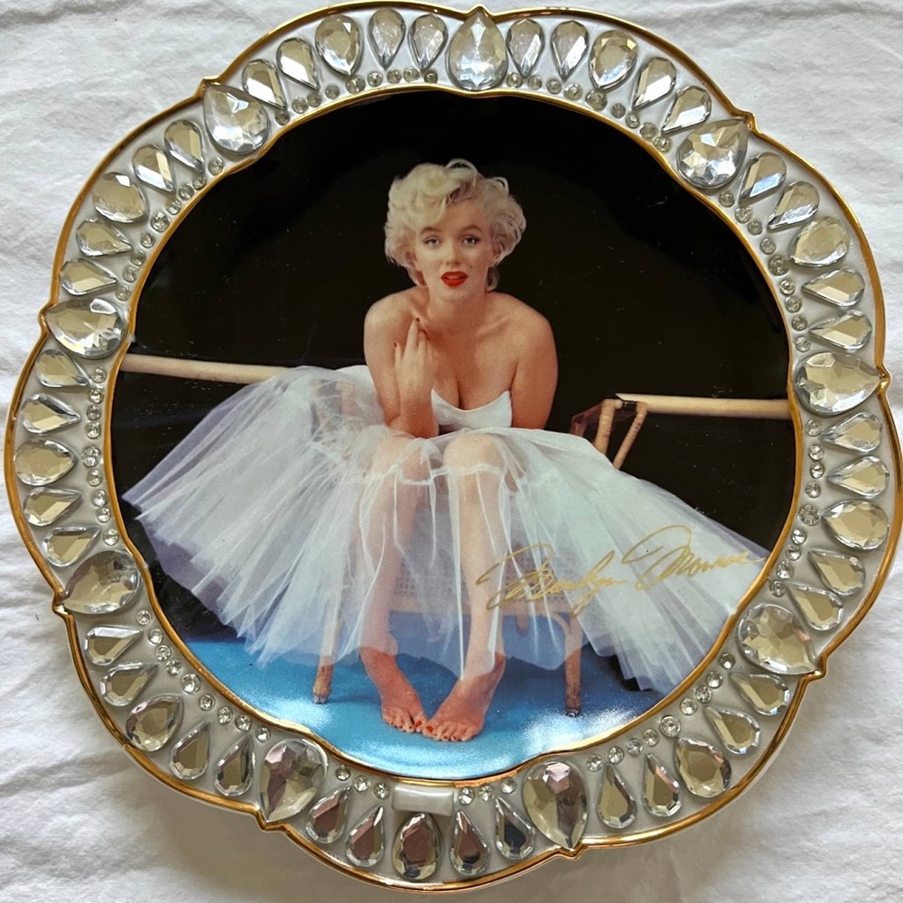 Marilyn Monroe Diamond Legend First Issue collectible plate